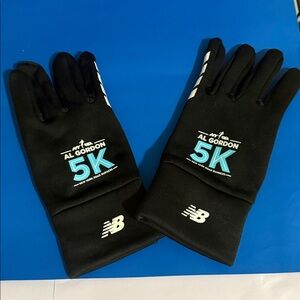 New Balance Black Athletic Gloves NYRR Al Gordon 5K